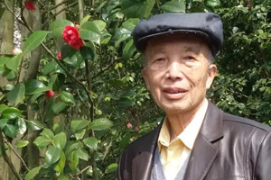 長篇小說獎：獲獎作品《破荒》作者：袁仁琮（侗族）         創作感言　　如何看待歷史，如何看待現實，是沒有現成答案的。需要站在一定高度，以人民的利益、國家和民族利益為出發點和歸宿，冷靜地思考，辨別是與非、高與低，作出判斷。我寫三卷本長篇小說《破荒》遇到的最大障礙，就是要從紛繁復雜的歷史和現實生活中找出一條路來。