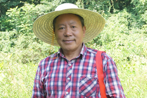 長篇小說獎：獲獎作品《白虎寨》作者：李傳鋒（土家族）         創作感言　　我采用現實主義手法，多角度聚焦貧困山村，近距離體察鮮活農事，思考社會變革。我盡量使作品有著豐富的“三農”信息，讓作品跳動著強勁的時代脈搏。我沒有過多地關注寫作的技術，而是將心血灌注于鮮活的物事。就像唱山歌一樣，激情一來，就高興地吼幾嗓子。《白虎寨》就是我為中國扶貧事業獻唱的一首山歌。