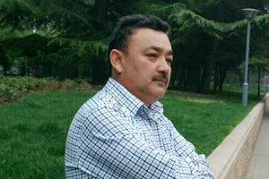 詩歌獎：獲獎作品《云彩天花》作者：依力哈爾江·沙迪克（維吾爾族）         創作感言　　我始終認為“世界就是詩歌，詩歌就是世界”，并對此堅信不疑。這種不改初衷、一如既往的堅持，使我在詩歌創作上有所收獲；永遠如激情燃燒的青春之火，照亮我不斷前進；孩提時的那份純真的感情、那份激情始終占據著我的內心、我的靈魂。