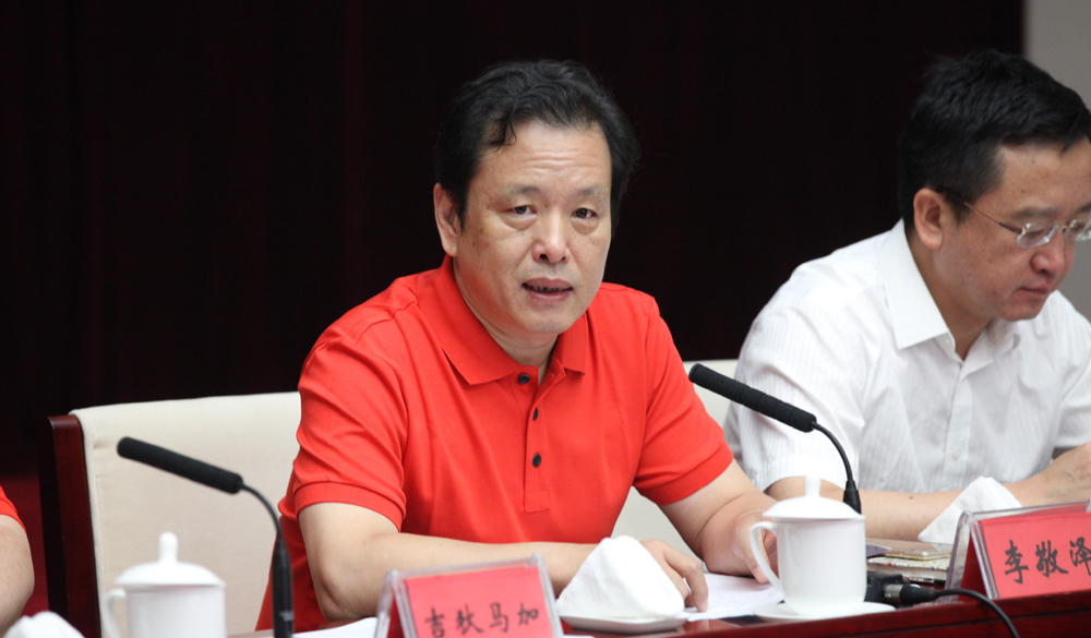 8月2日，評委會副主任李敬澤主持終評會