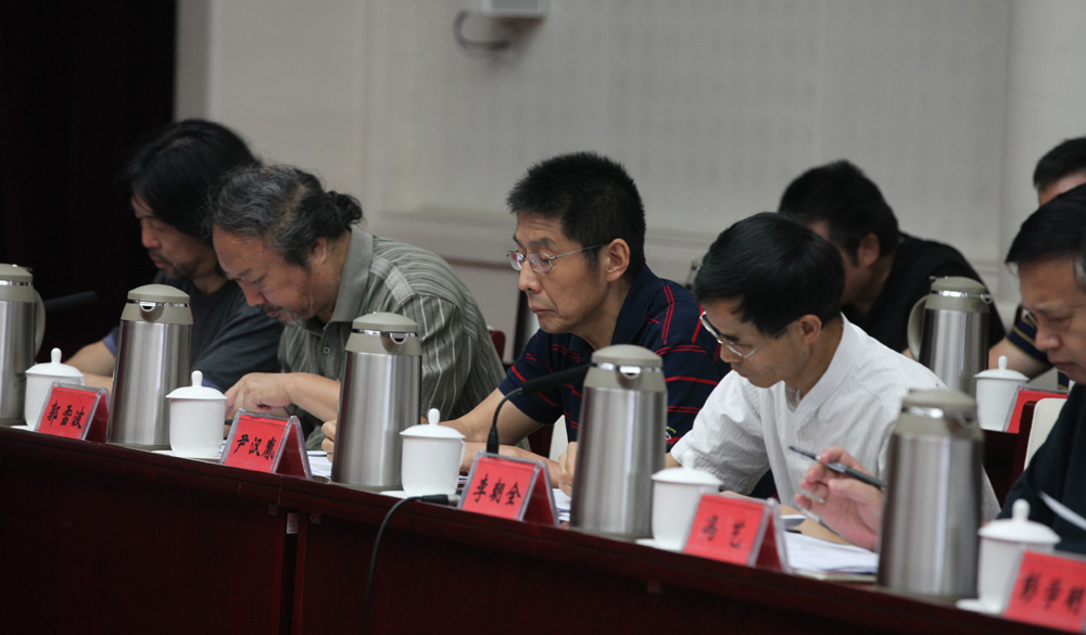 8月2日，第十一屆全國少數民族文學創作“駿馬獎”終評會評委畫票