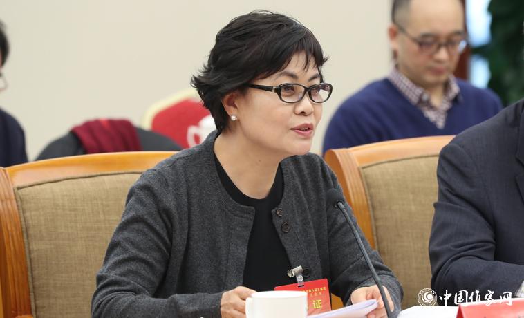 11月28日，鐵凝主持中國作協(xié)八屆十一次主席團(tuán)會。