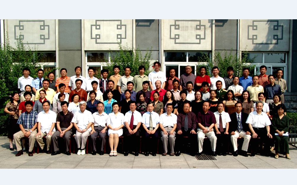 魯迅文學院第四屆高研班學員名單　王曉霞　戴雁軍　姬淑喆　陳鐵軍　王延輝　白金聲　空特勒　張　華　周建新　于曉威　包鐵軍　高　晶　崔紅一　李成飛　陳雪鴻　趙艷平　胡冬林　魏光焰　唐　櫻　劉曉平　向啟軍　譚麗娟　韋俊海　蔣月英　張永祥　哥　布　趙振王　李　騫　何發昌　祁開虹　何炬學　旦巴亞爾杰　　　白瑪娜珍　烏力吉巴圖　　　楊洲穎 次仁羅布　趙劍平　羅　勇　沙　戈　阿拉旦·淖爾　才旺瑙乳　　鐵穆爾　　亞生·沙地克　葉爾克西　狄力木拉提　阿力木江·阿不都克力木　扎西班典　平　原　江洋才讓　馬學功　馬麗華　巴　根