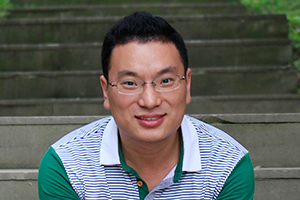 科幻文學：獲獎作品《拯救天才》作者：王林柏         獲獎感言　　在我不長不短的人生經(jīng)歷中，兒童時期讀書的記憶一直是鮮活的，可以浮想聯(lián)翩，可以異想天開，可以廢寢忘食，可以魂牽夢繞，那是一種最純粹的快樂。即使現(xiàn)在，我還是會常常品味兒時讀書帶給我的美好回憶。也許就是從那時開始，我在心底埋藏了這樣一個愿望，我希望能帶給其他孩子同樣的快樂。