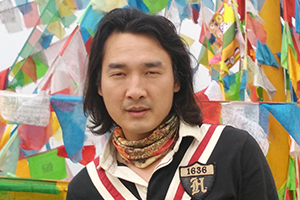 報告文學：獲獎作品《夢想是生命里的光》作者：舒輝波         獲獎感言　　優(yōu)秀的文學作品是藝術的，也一定是科學的。在今后的寫作中，除了多讀書、勤思考，把自己的寫作放在世界范圍內來考量，視界開闊之外，還得多做田野調查，去看、去問、去聽，去發(fā)現(xiàn)、去感覺、去歡笑、去流淚。和孩子們共悲欣，同成長。