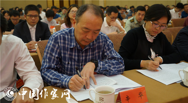 與會(huì)代表在開幕式現(xiàn)場