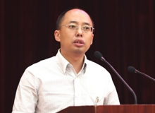 紀(jì)紅建：做人民心聲的傳遞者　　方向是根本，行動(dòng)是關(guān)鍵，報(bào)告文學(xué)作家更需要扎扎實(shí)實(shí)、默默無聞地行走、記錄、思考和報(bào)告。[詳細(xì)]