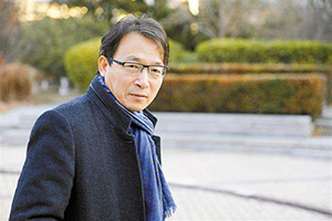 獲獎作品：《應物兄》作者：李洱         獲獎感言　　文學傾向于描述那些珍貴的時刻：它濃縮著深沉的情感，包含著勇氣、責任和護佑，同時它也意味著某種險峻風光。作者和有經驗的讀者常常都會感動于此。除了與讀者共享那樣的時刻，寫作者還必須誠懇地感謝命運讓他與此相遇。第十屆茅獎評委將如此重要的獎項授予《應物兄》，無疑讓我重新回到了那個珍貴的時刻，并讓我有機會在此感謝命運的饋贈。