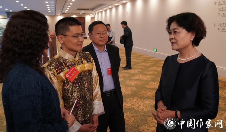 第六屆全國少數(shù)民族文學(xué)創(chuàng)作會(huì)議組圖（交流探討）