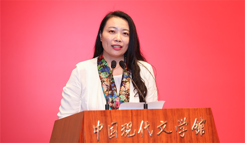 黃宇代表詩歌、幼兒文學(xué)作品獲獎?wù)咧麓疝o