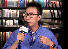 丁丁張：小說對男性的思考符合我們這個(gè)年紀(jì)的真實(shí)　　（小說）對于男性的思考讓我覺得笛安是很“透”的，她沒有把我們描述成另一個(gè)樣子。[詳細(xì)]