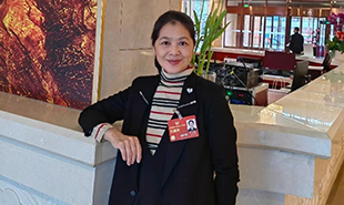 全國政協委員，中國作協副主席，黑龍江省政協副主席，省作協主席遲子建