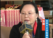 張莉：魏微有著獨特的語言腔調和審美方式　　魏微能夠將自己的寫作納入抒情傳統中，每個人物的敘述都有與日常生活緊密相關的情感表達。[詳細]
