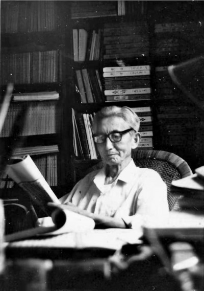 學(xué)人小傳  劉敦愿（1918—1997），湖北漢陽人。1944年畢業(yè)于國立藝術(shù)專科學(xué)校西畫科。1947年應(yīng)聘于山東大學(xué)，先后在中文系、歷史系執(zhí)教。早年致力于山東地區(qū)田野考古調(diào)查，晚年專注于美術(shù)考古研究，針對史前陶器藝術(shù)、商周青銅藝術(shù)、東周與漢代繪畫藝術(shù)等問題撰寫了一系列論文。著有《劉敦愿文集》。