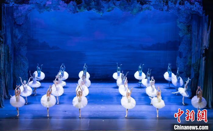 圖為演出現場?！⊥踉谟?攝