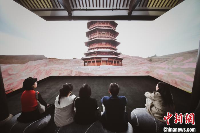觀眾以全新角度的沉浸登臨體驗，感受古塔所承載的唐遼之風和中古文化美感。(瑞安新天地供圖)