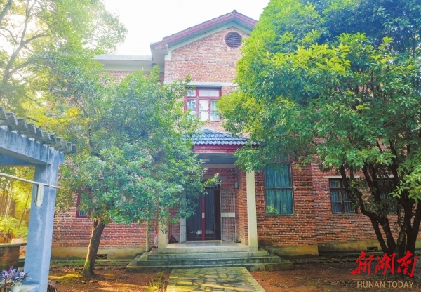 汨羅市三江鎮八景村，韓少功居住的“梓園”