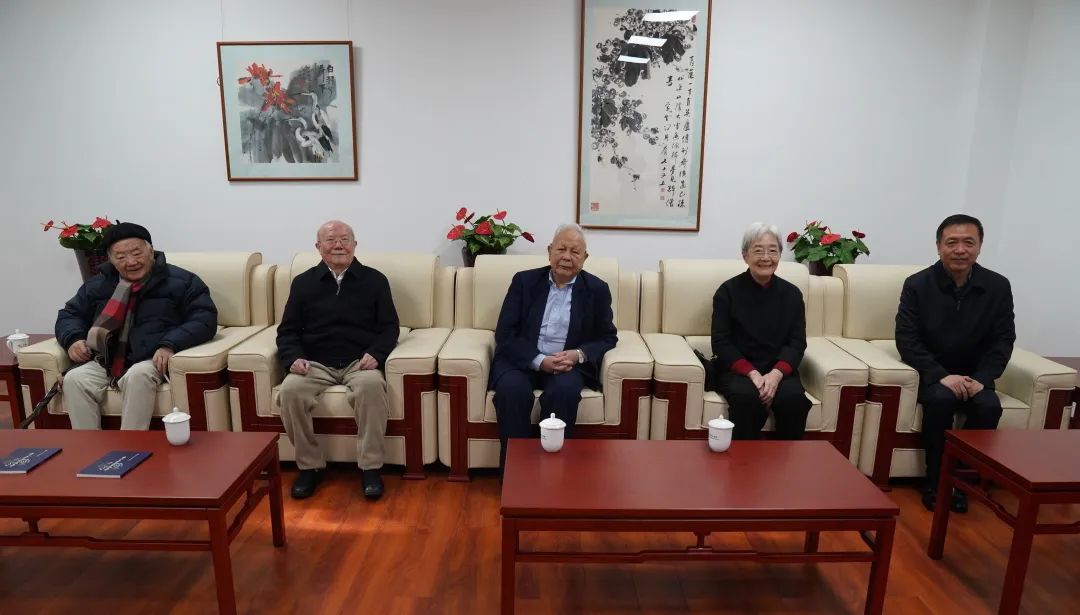 左起：錢理群、嚴(yán)家炎、謝冕、盧曉蓉、張宏森