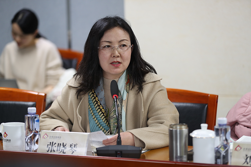 張曉琴在會上發言