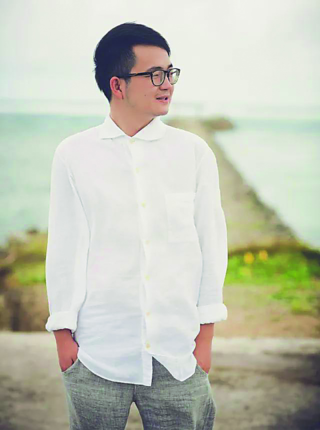 烽火戲諸侯 中國(guó)作協(xié)會(huì)員，浙江省網(wǎng)絡(luò)作協(xié)副主席，杭州市網(wǎng)絡(luò)作協(xié)主席。主要代表作有《雪中悍刀行》《劍來》等。