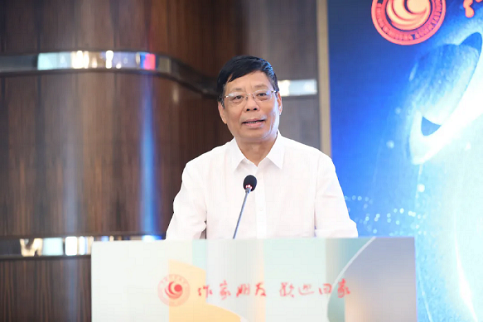 中國作協黨組成員、書記處書記李一鳴主持會議