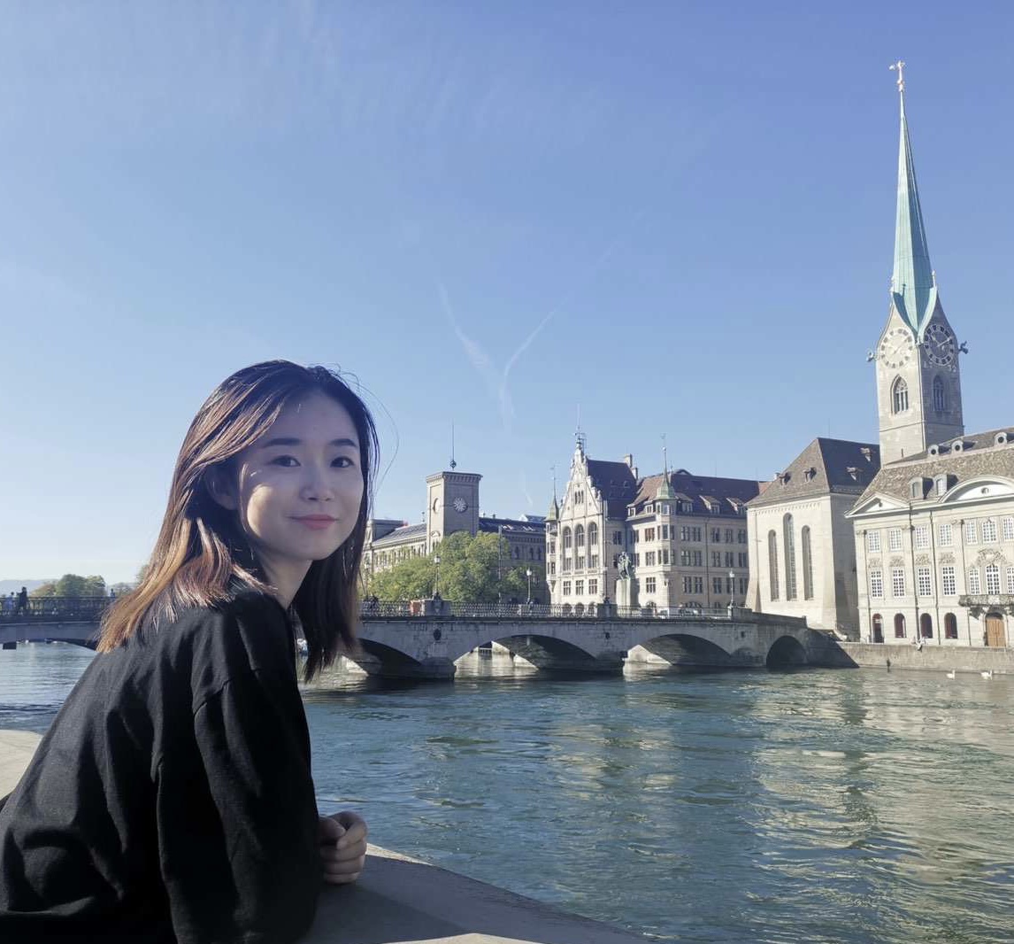 個人簡介：傅煒如，1992年生于杭州，香港理工大學碩士。中國報告文學會員，浙江省作協會員。有作品見于《人民文學》《中國作家》《文藝報》等，著有長篇報告文學《錢塘一家人》。現為文學刊物編輯。入選浙江省第十批“新荷計劃”人才庫。