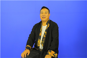 翻譯獎：國家通用語言文字←→藏文作者：趙有年（藏族）         獲獎感言2014年底，我去北京參加魯迅文學院少數民族文學班參加培訓的時候，在一次交流課上和《人民文學》等雜志社的主編們交流時，我提出了藏族作家中民譯漢的翻譯能力過于薄弱而作品沒有展示給其他兄弟民族閱讀，從而雜志社主編們談起了翻譯的力量，甚至說莫言獲諾貝爾文學獎……