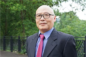 長篇小說獎：《煙雨漫漓江》 作者：光盤（瑤族）         獲獎感言每一次走近漓江，她的柔軟細綿，她的安靜和美，她柔中帶剛的母性力量，無不撞擊我的心靈。有道是腳板底下出新聞，同樣，文學也需要腳板丈量大地。