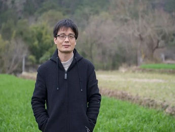 獨家訪談 | 東君：向內(nèi)走，觸及他們的記憶與欲望