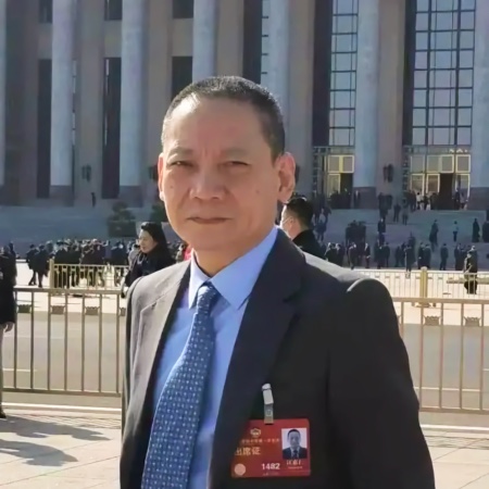 汪惠仁系全國(guó)政協(xié)委員、民進(jìn)中央委員、百花文藝出版社總編輯