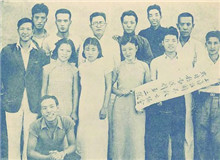 中國救亡劇團的革命歷程　　烽火連天的抗戰(zhàn)歲月里，這支僅10余人的隊伍，以戲劇為武器，把舞臺當戰(zhàn)場，跋山涉水，出生入死，在槍林彈雨的前沿陣地……[詳細]