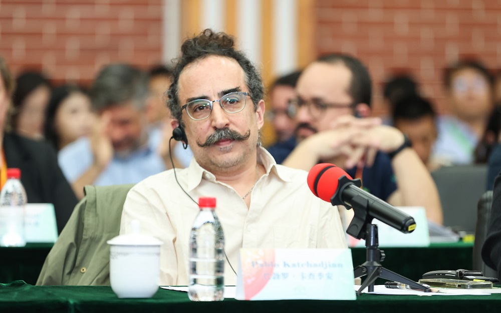 阿根廷詩人巴勃羅·卡查季安