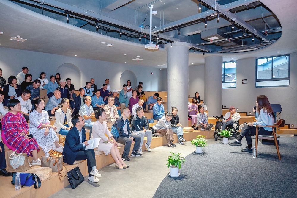 知名作家宋阿曼作文學(xué)講座