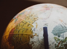 平行世界　　藝術和藝術家內心的秘密有著非常緊密的關系。如果沒有秘密，也就沒有藝術了。[詳細]